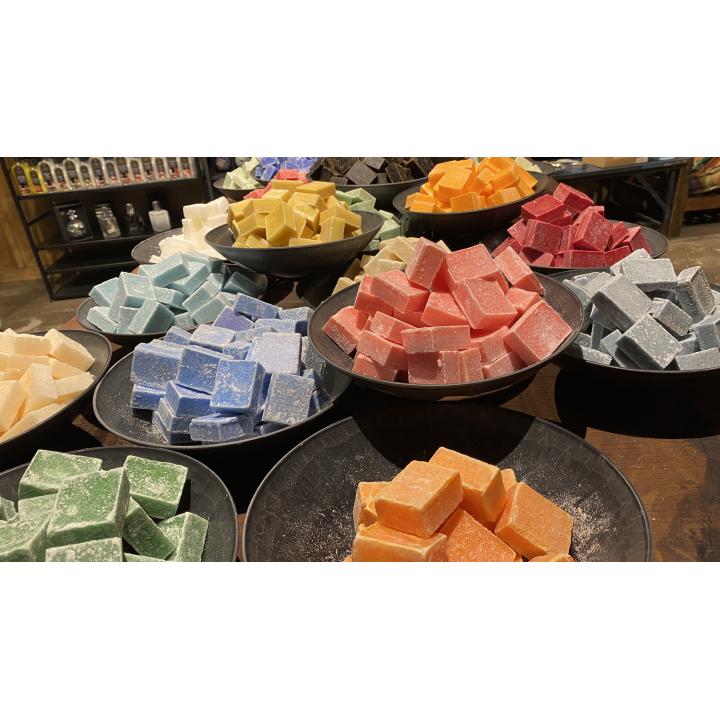 Amberblokjes in geuren en kleuren bij Indistrieel.j